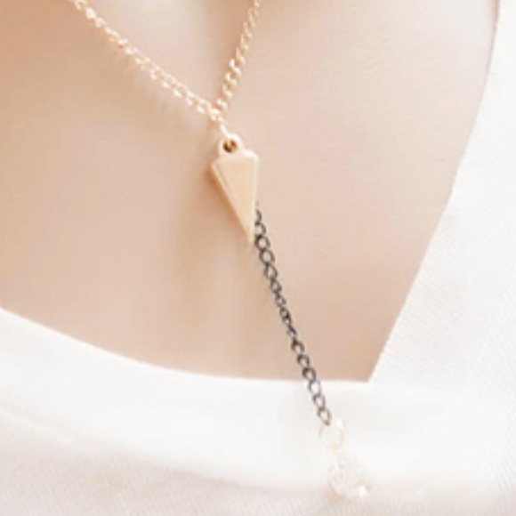 Graceful Layered Rhinestone Cone Choker Necklace - Picture 6 of 8